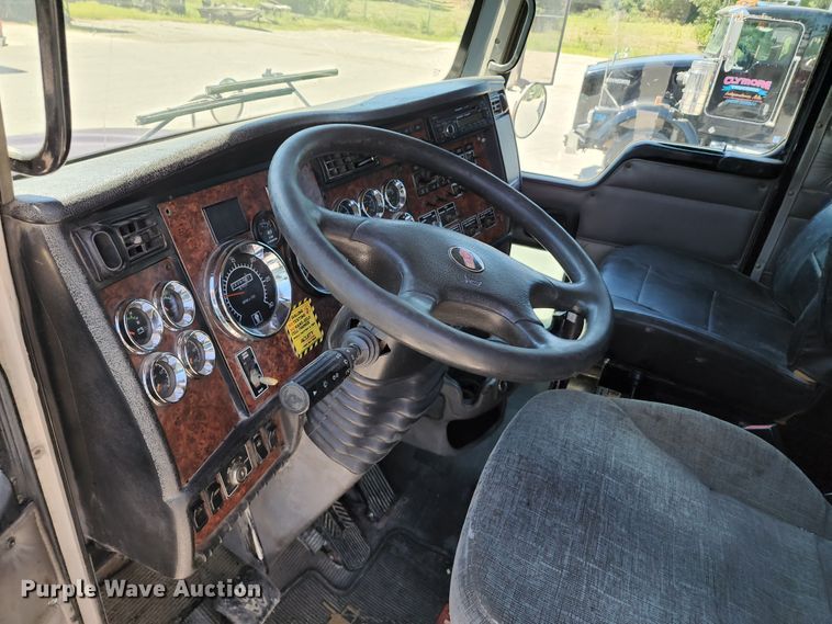 image for item KH9333 2006 Kenworth T800  semi truck