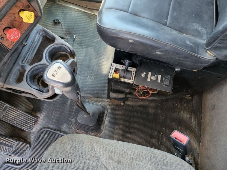 image for item KH9333 2006 Kenworth T800  semi truck