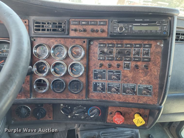 image for item KH9333 2006 Kenworth T800  semi truck