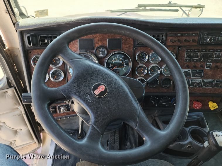 image for item KH9333 2006 Kenworth T800  semi truck