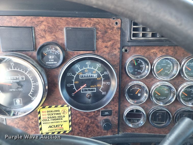 image for item KH9333 2006 Kenworth T800  semi truck