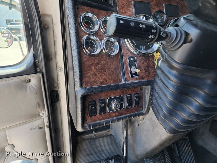 image for item KH9333 2006 Kenworth T800  semi truck