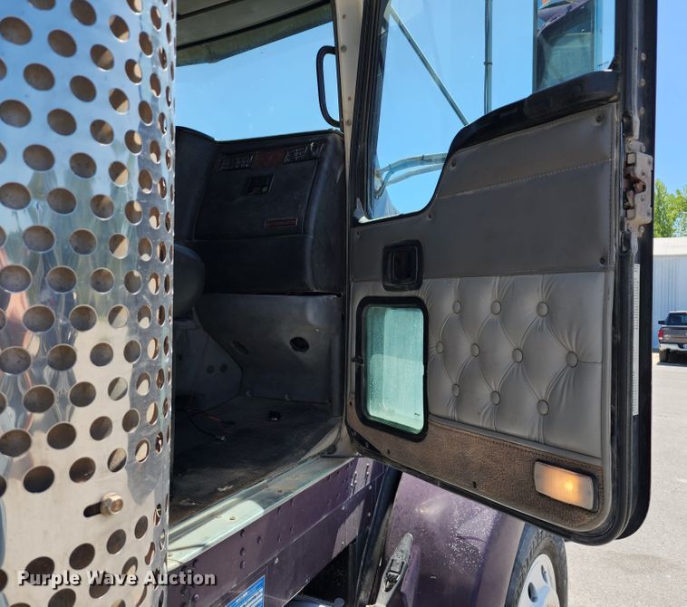 image for item KH9333 2006 Kenworth T800  semi truck