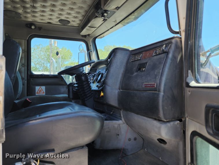 image for item KH9333 2006 Kenworth T800  semi truck