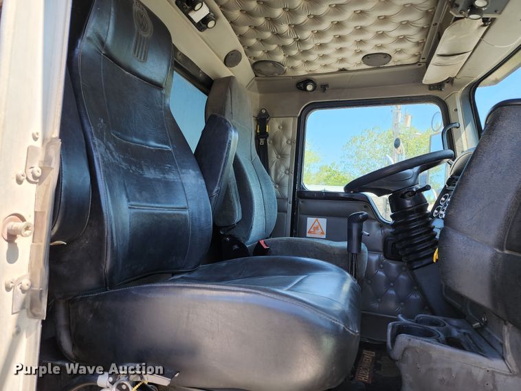 image for item KH9333 2006 Kenworth T800  semi truck