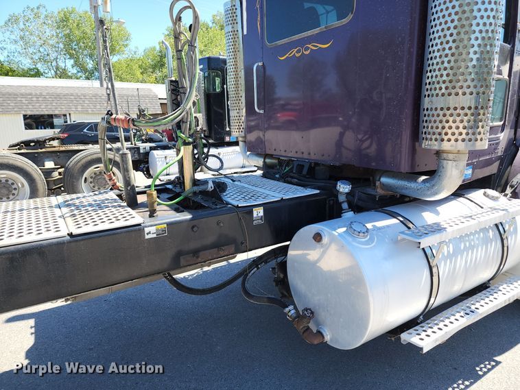 image for item KH9333 2006 Kenworth T800  semi truck