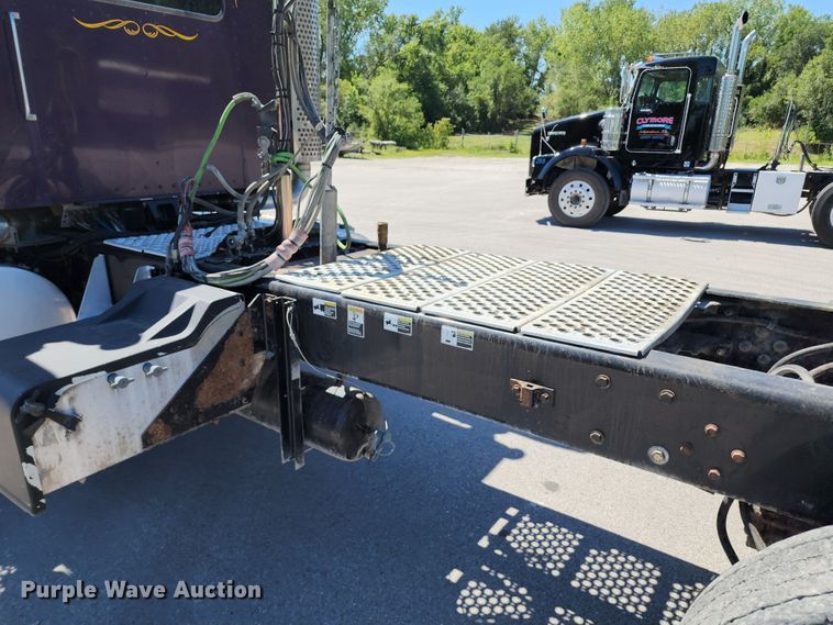 image for item KH9333 2006 Kenworth T800  semi truck