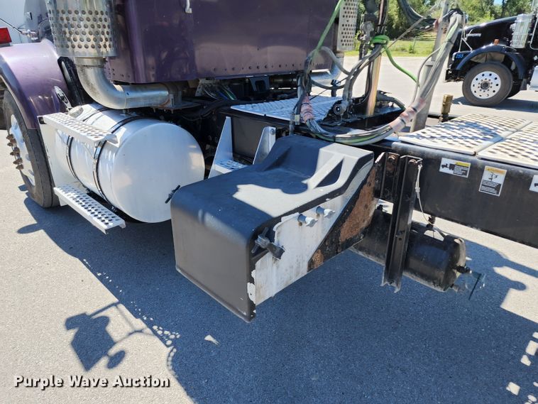 image for item KH9333 2006 Kenworth T800  semi truck