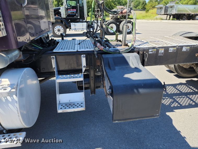 image for item KH9333 2006 Kenworth T800  semi truck