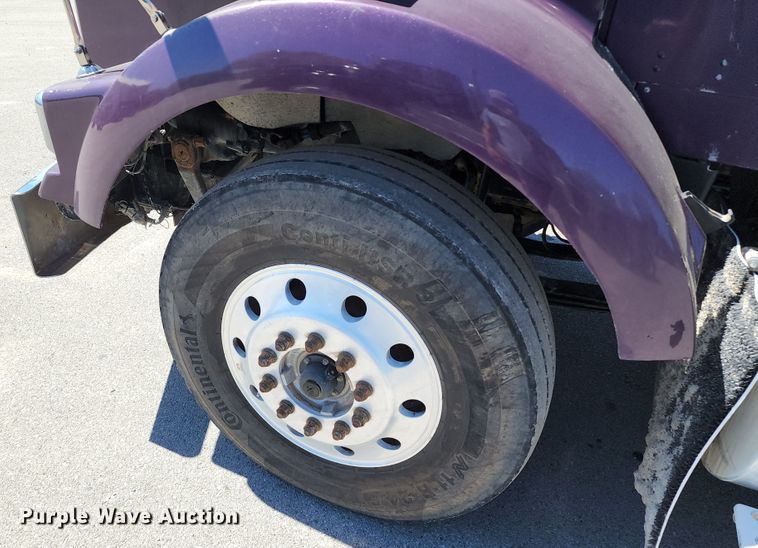 image for item KH9333 2006 Kenworth T800  semi truck