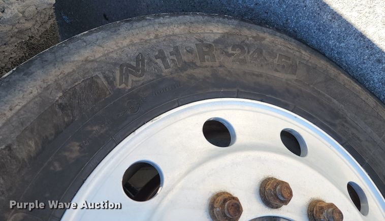 image for item KH9333 2006 Kenworth T800  semi truck