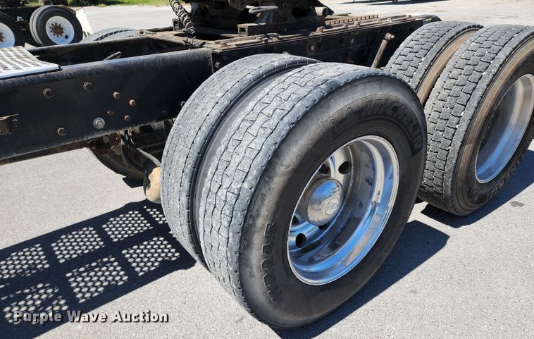 image for item KH9333 2006 Kenworth T800  semi truck