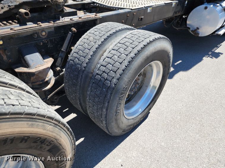 image for item KH9333 2006 Kenworth T800  semi truck