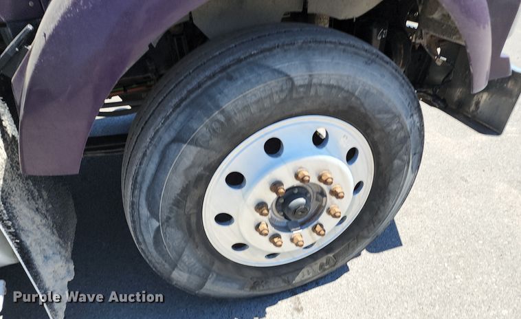 image for item KH9333 2006 Kenworth T800  semi truck