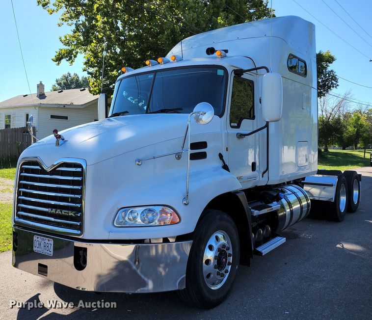 image for item KH9335 2012 Mack CXU613  semi truck