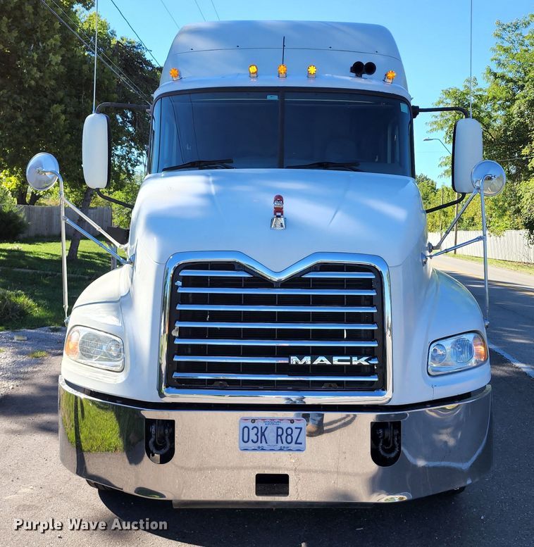 image for item KH9335 2012 Mack CXU613  semi truck