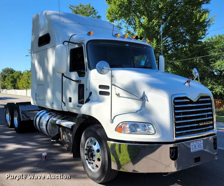 image for item KH9335 2012 Mack CXU613  semi truck