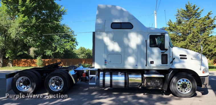 image for item KH9335 2012 Mack CXU613  semi truck