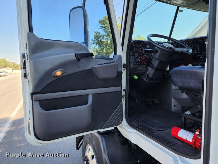 image for item KH9335 2012 Mack CXU613  semi truck