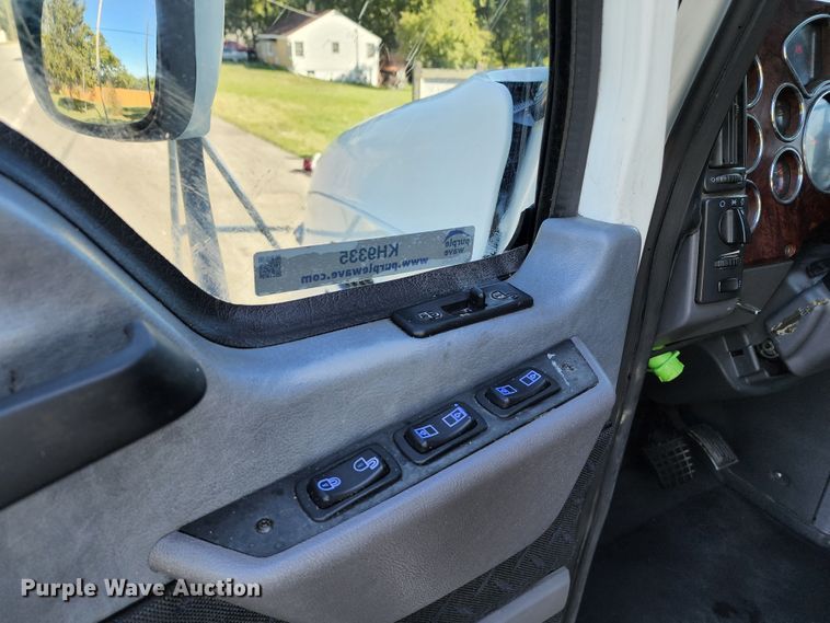 image for item KH9335 2012 Mack CXU613  semi truck