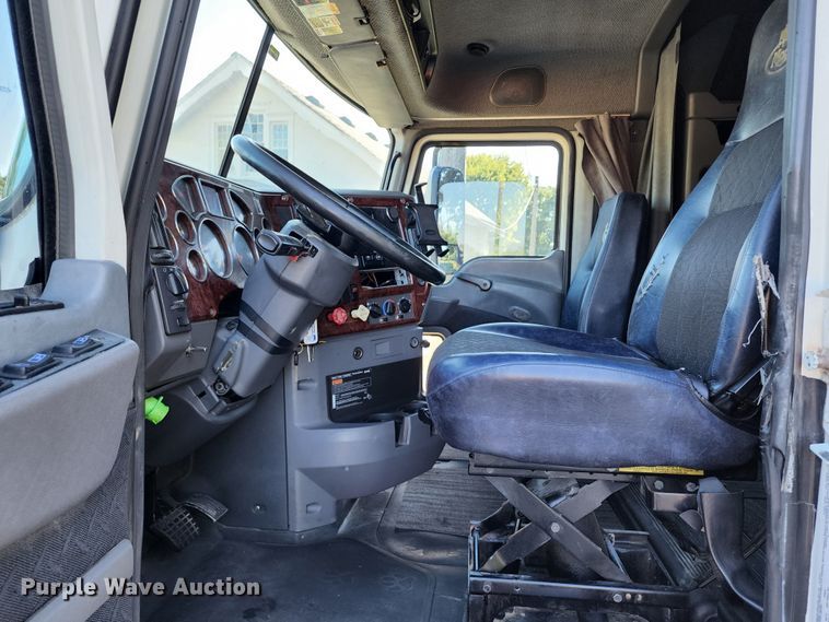 image for item KH9335 2012 Mack CXU613  semi truck