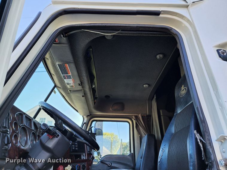 image for item KH9335 2012 Mack CXU613  semi truck