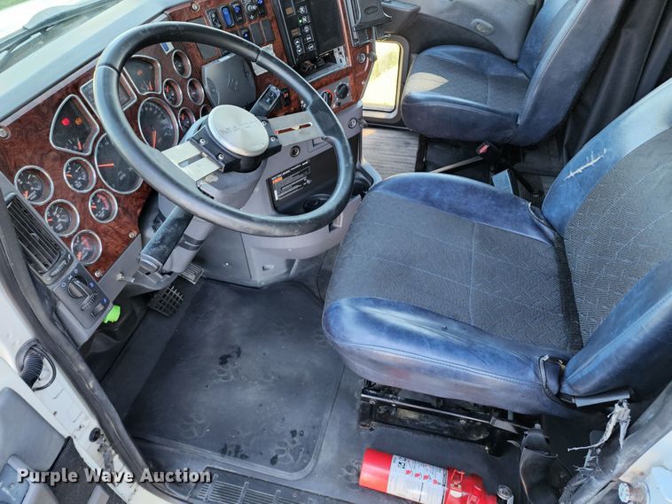 image for item KH9335 2012 Mack CXU613  semi truck