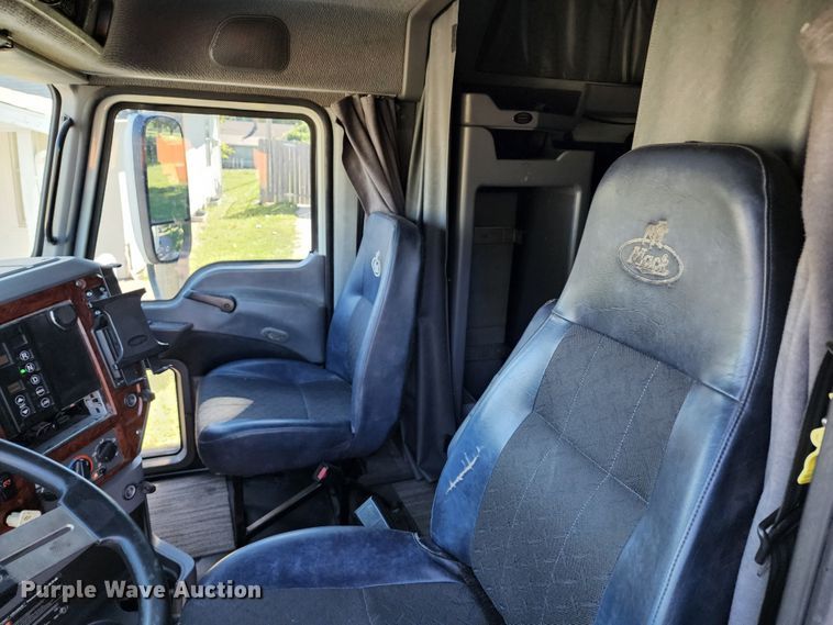 image for item KH9335 2012 Mack CXU613  semi truck