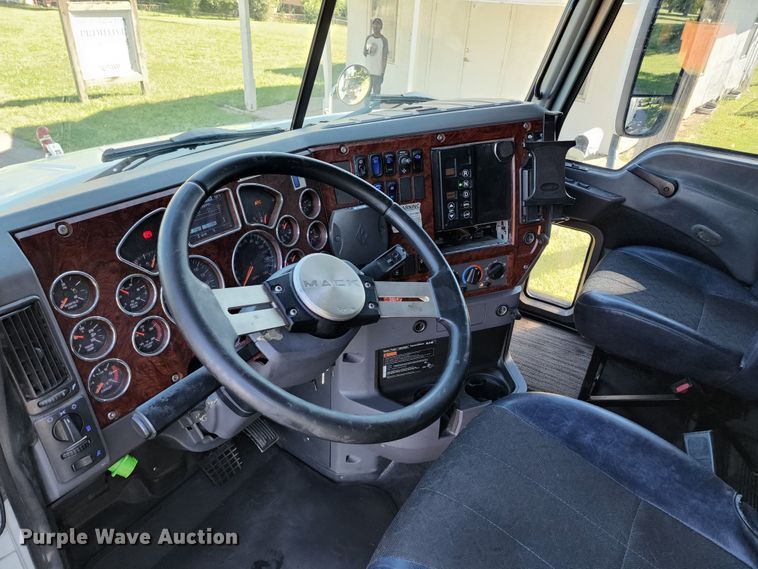 image for item KH9335 2012 Mack CXU613  semi truck