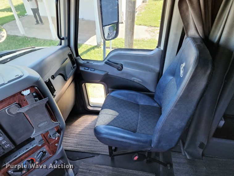 image for item KH9335 2012 Mack CXU613  semi truck