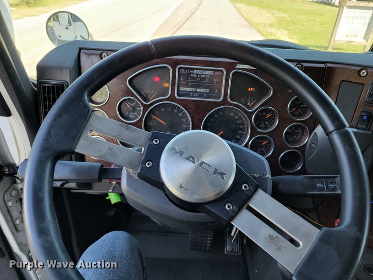 image for item KH9335 2012 Mack CXU613  semi truck