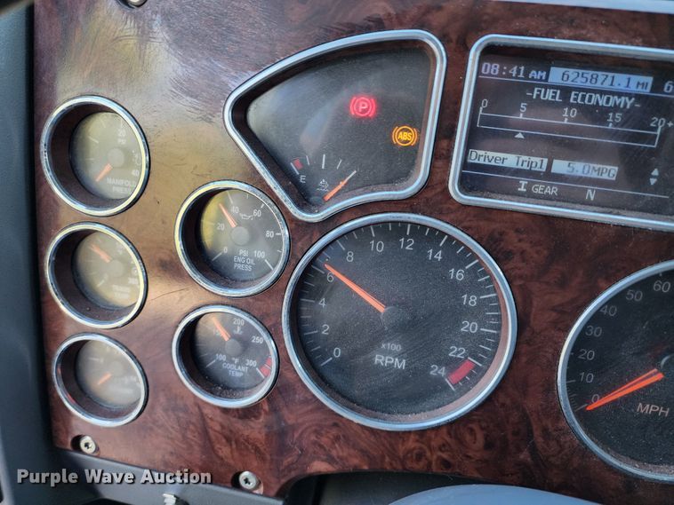 image for item KH9335 2012 Mack CXU613  semi truck