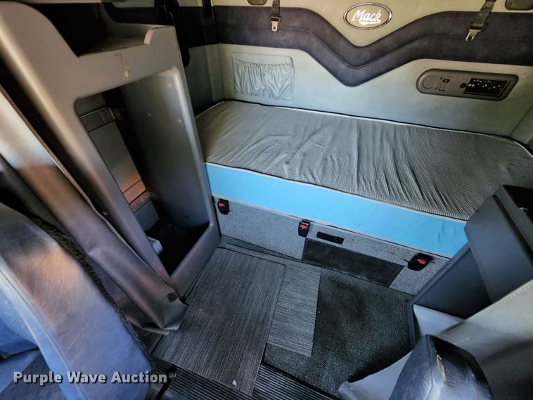 image for item KH9335 2012 Mack CXU613  semi truck