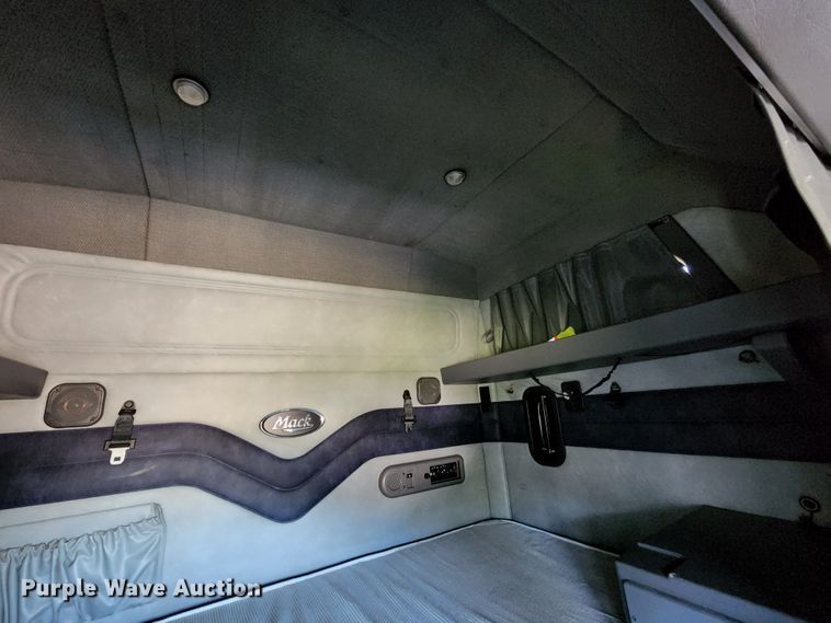 image for item KH9335 2012 Mack CXU613  semi truck