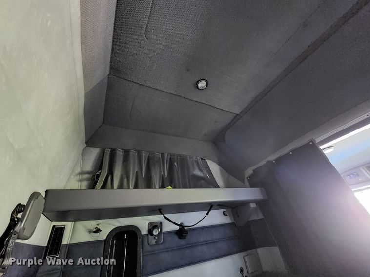 image for item KH9335 2012 Mack CXU613  semi truck