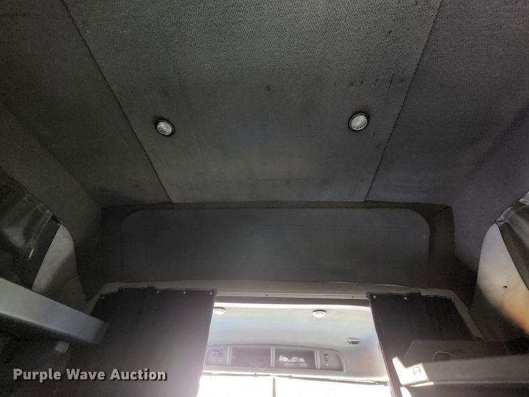 image for item KH9335 2012 Mack CXU613  semi truck