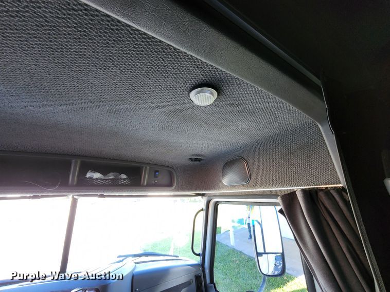 image for item KH9335 2012 Mack CXU613  semi truck