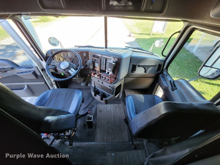 image for item KH9335 2012 Mack CXU613  semi truck