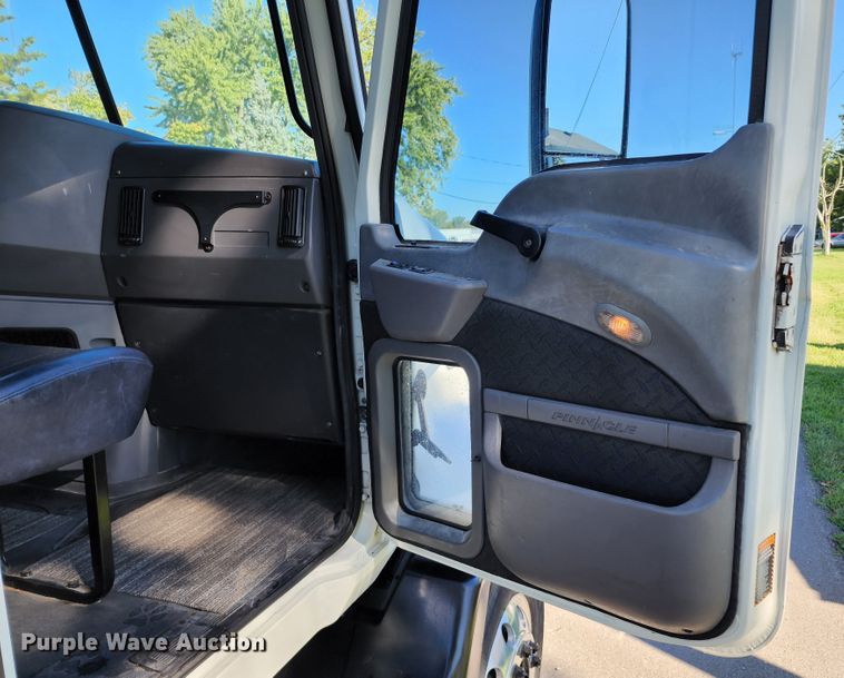 image for item KH9335 2012 Mack CXU613  semi truck