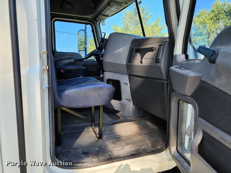 image for item KH9335 2012 Mack CXU613  semi truck