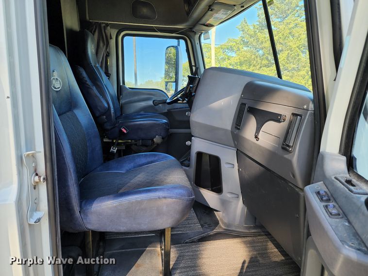 image for item KH9335 2012 Mack CXU613  semi truck