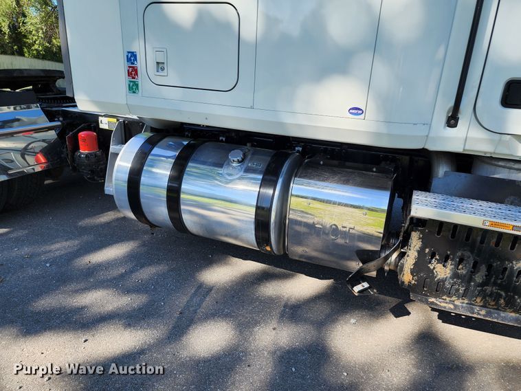 image for item KH9335 2012 Mack CXU613  semi truck