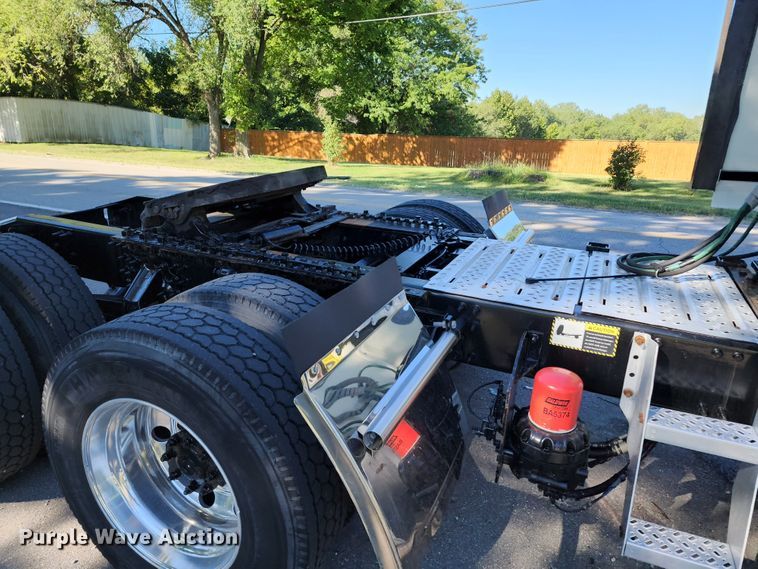 image for item KH9335 2012 Mack CXU613  semi truck