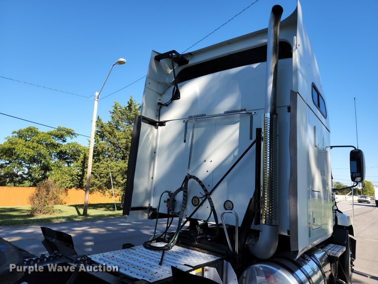 image for item KH9335 2012 Mack CXU613  semi truck