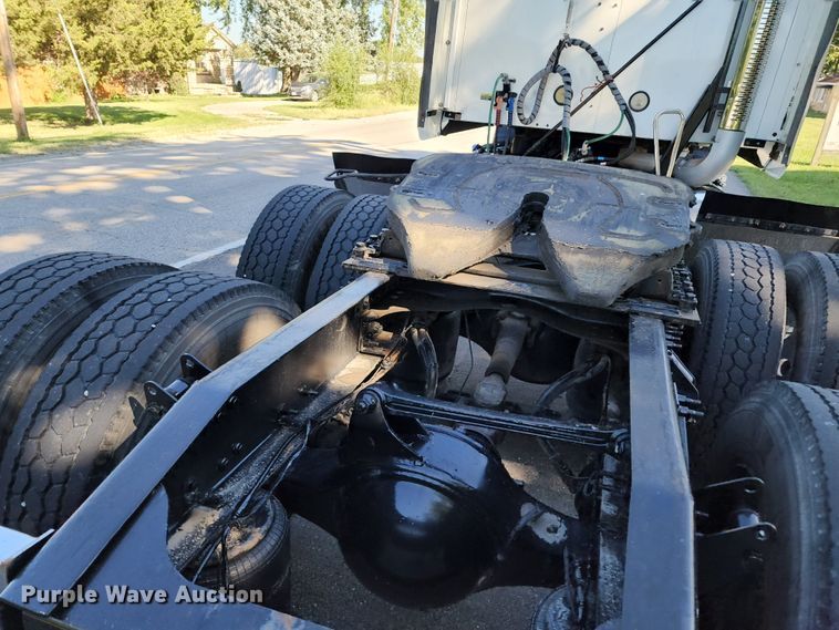 image for item KH9335 2012 Mack CXU613  semi truck