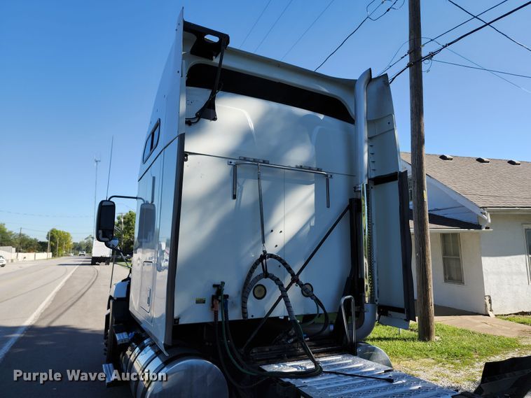 image for item KH9335 2012 Mack CXU613  semi truck