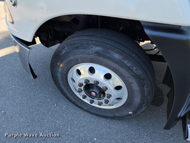 image for item KH9335 2012 Mack CXU613  semi truck