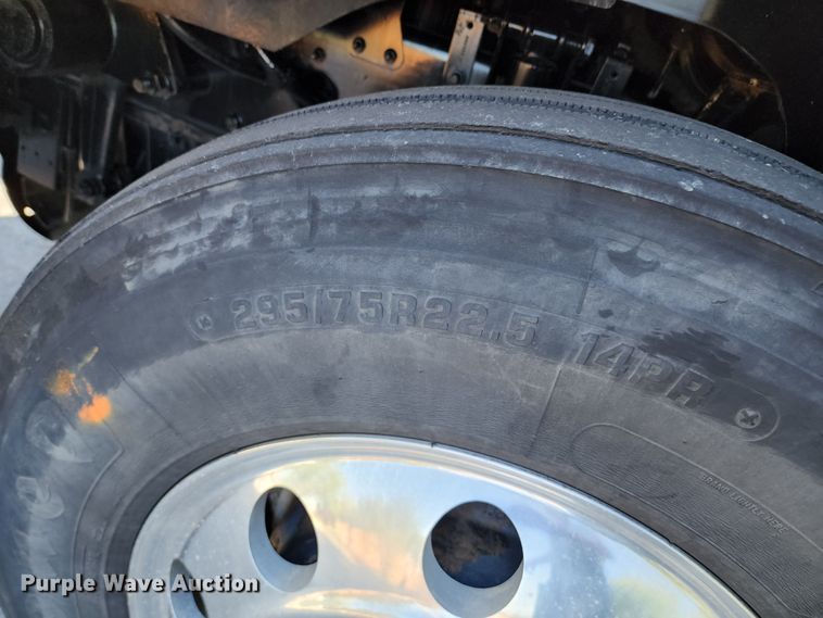 image for item KH9335 2012 Mack CXU613  semi truck