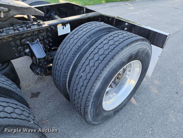 image for item KH9335 2012 Mack CXU613  semi truck