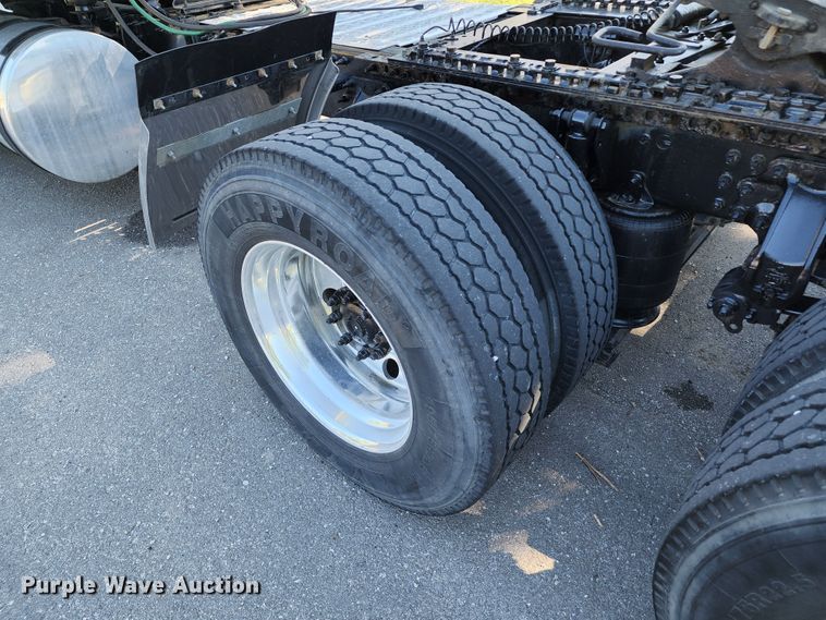 image for item KH9335 2012 Mack CXU613  semi truck